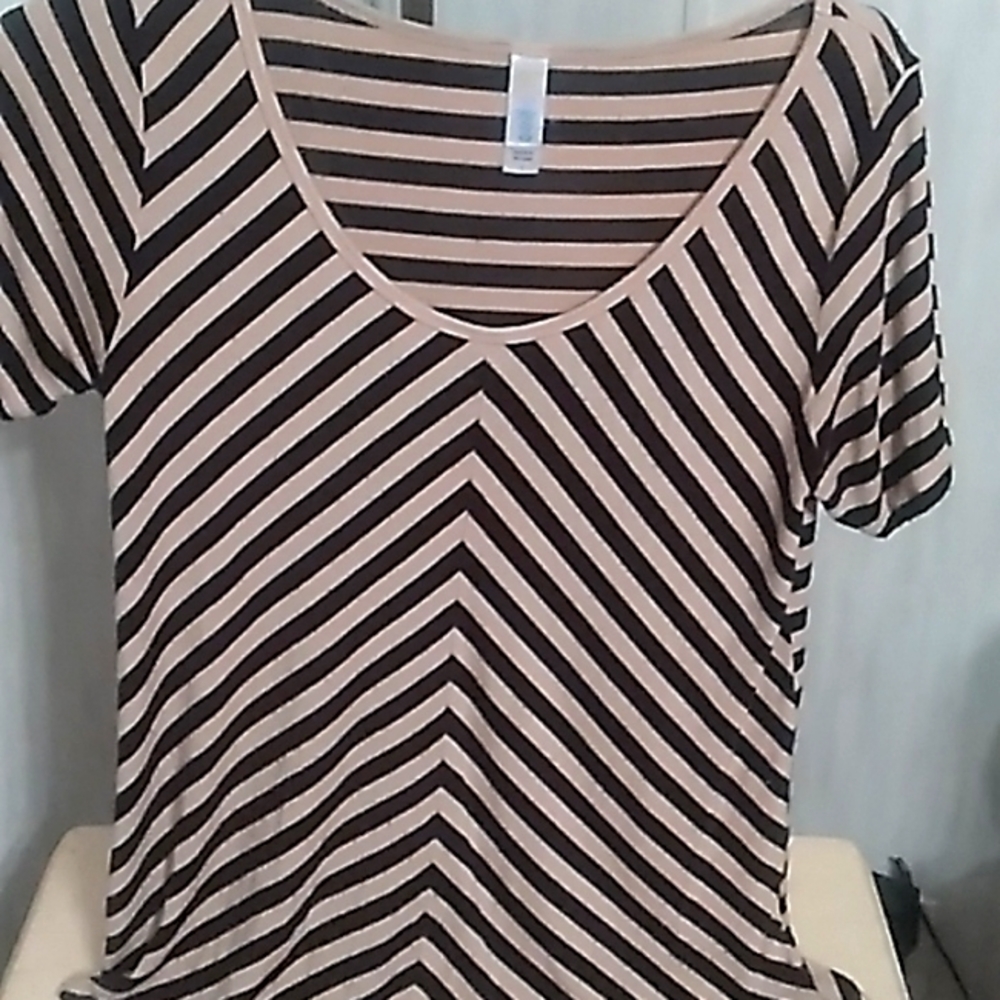 LulaRoe Small Tan Black Zig Zag Stripes Short Sleeves Top Like New